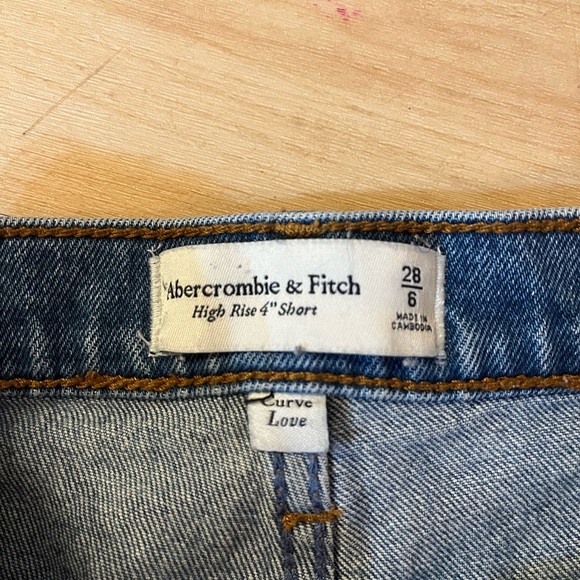 Size 28 Abercrombie jean shorts - Picture 2 of 3